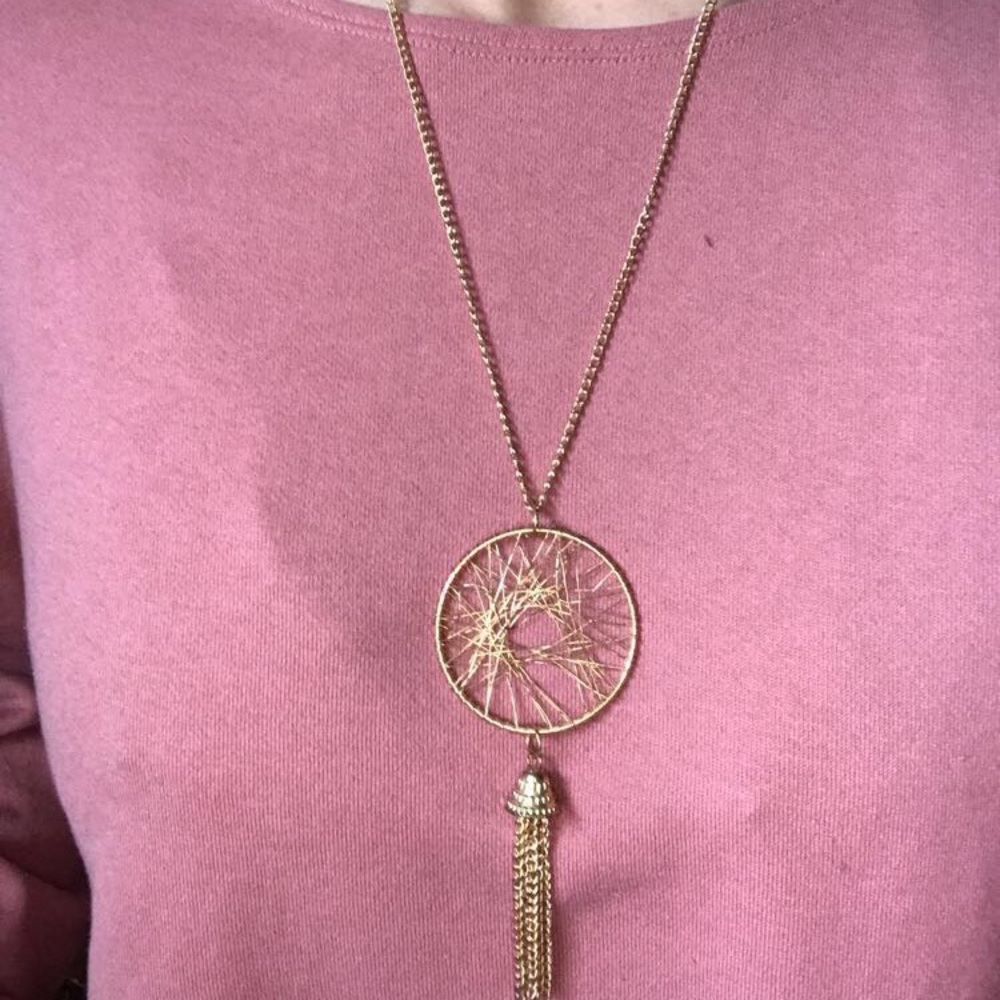 Gold wire pendant necklace